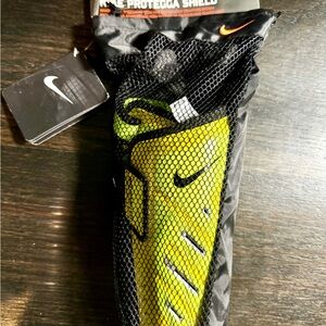 NEW Nike Protegga Shield Shin Guards Adult/TEEN M unisex